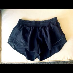Lululemon Hotty Hot Low-Rise Lined Short 2.5"